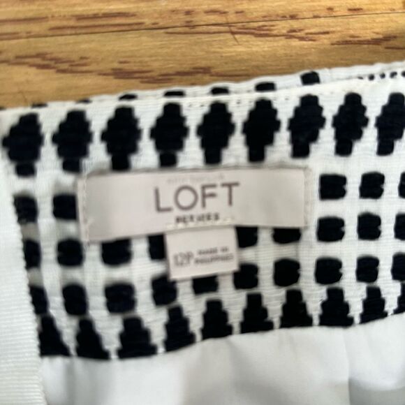 Beautiful Pencil Style Skirt by LOFT - Picture 10 of 10